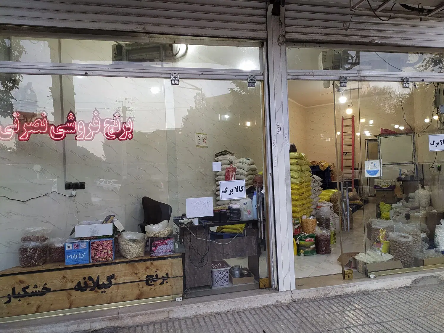 اجاره مغازه بر اصلی خیابان گذرنامه