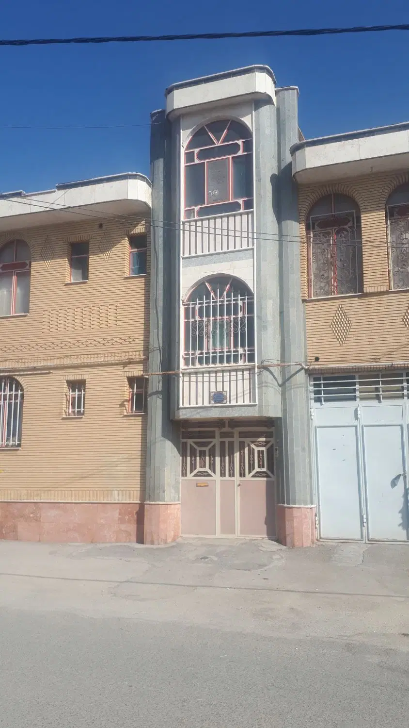 یک طبقه از ساختمان دوطبقه