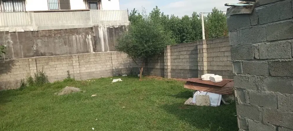 زمین به مساحت ۱۸۰ متر مربع