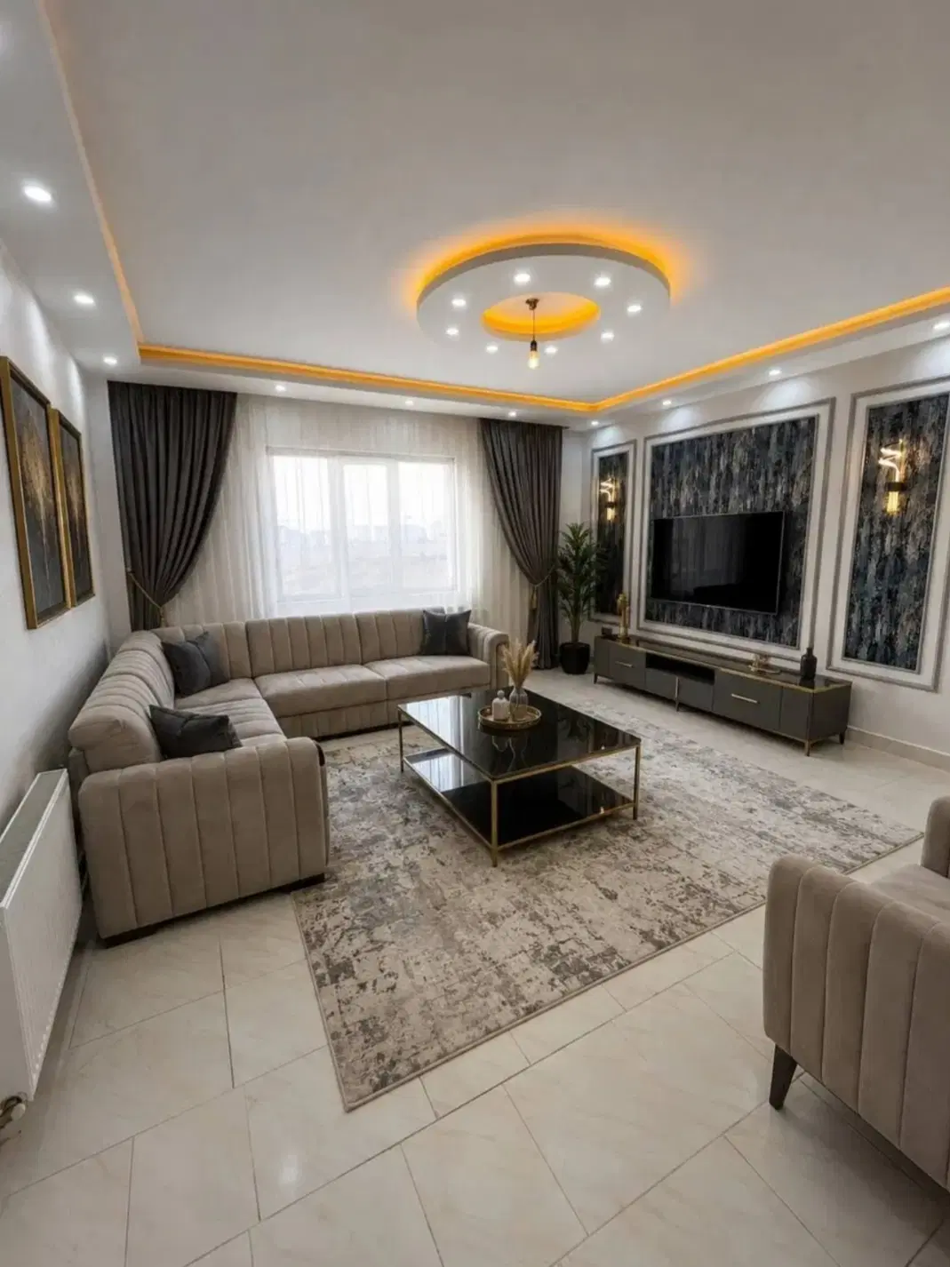 ۹۰ متر _ فول امکانات _ سالن پرده خور _ تاپ لوکیشن