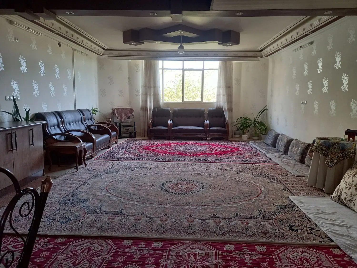 طبقه دوم یک منزل مسکونی رهن و  اجاره داده می شود