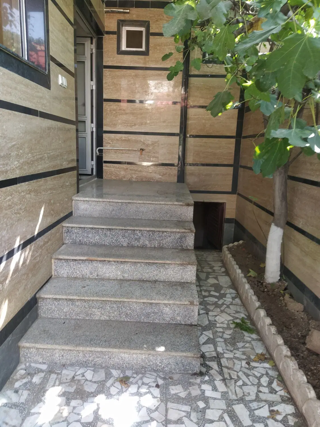 اجاره واحد ۹۰ متری دربست