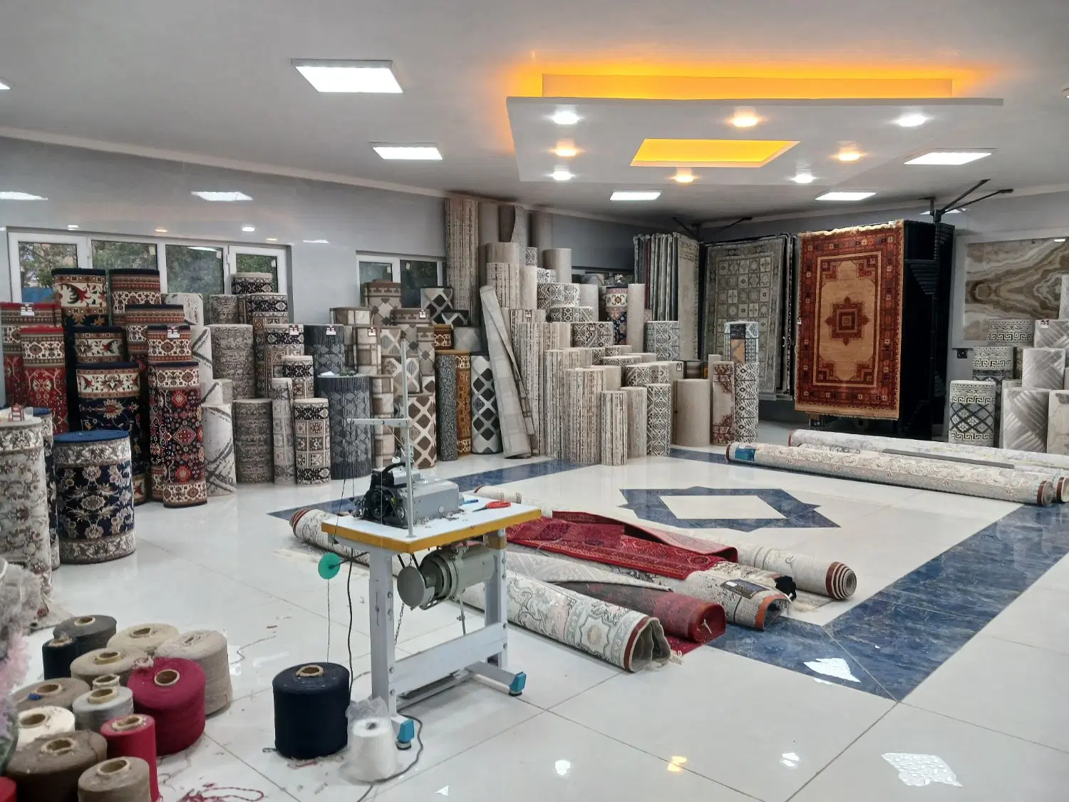 اجاره خدماتی تجاری  ۱۵۰ متر  خ خمینی ۱