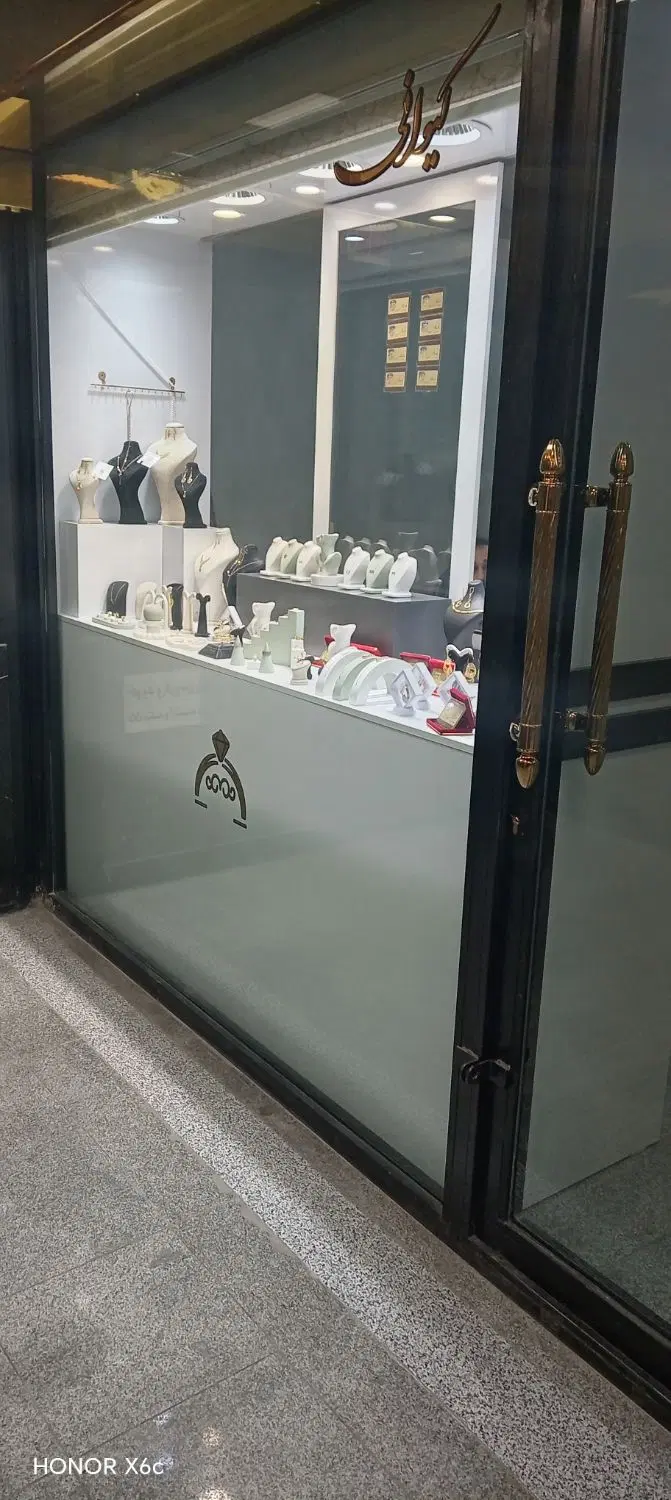 مغازه جهت زرگری و طلا فروشی با تجهیزات کامل