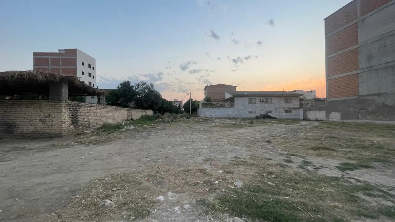 زمین بر نبش جامی