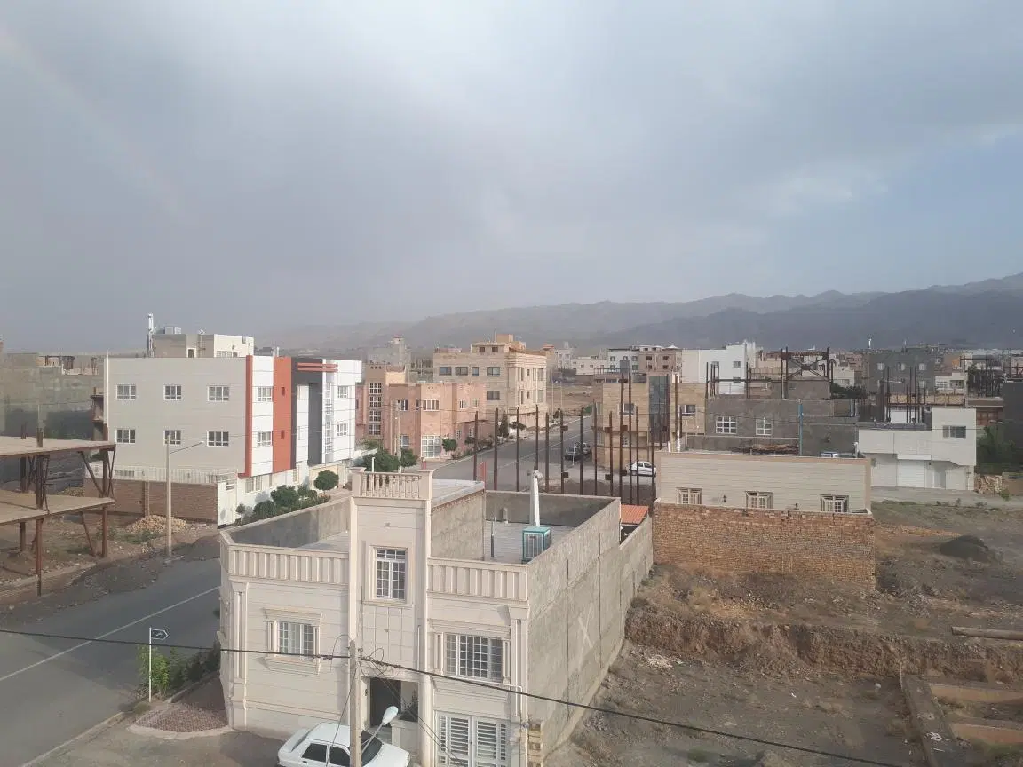 زمین ۳۰۰ متری فرهیختگان