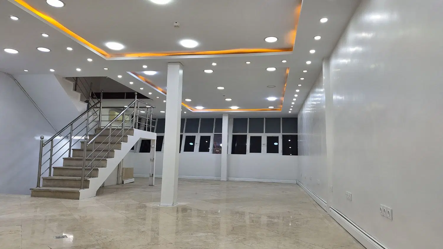 اجاره ۱۲۰ متر سند تجاری اداری