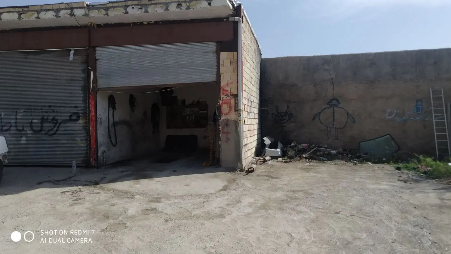 مغازه داخل گاراژ