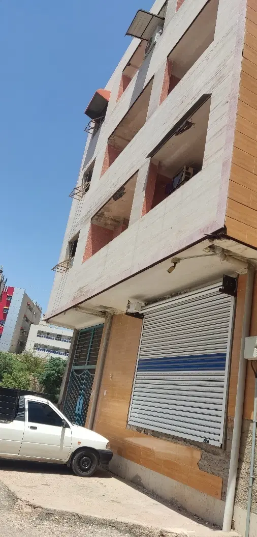 واحد طبقه دوم سر جاده اصلی
