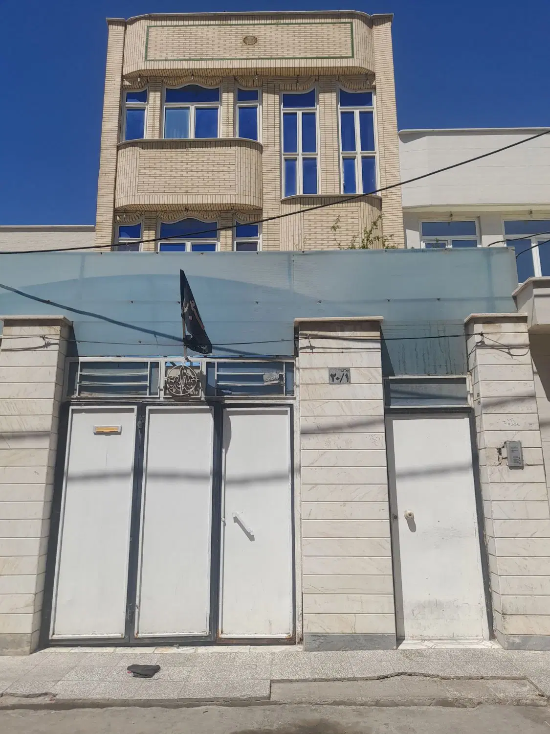 منزل ویلایی ۲ طبقه (۲۰ متری مطهری)