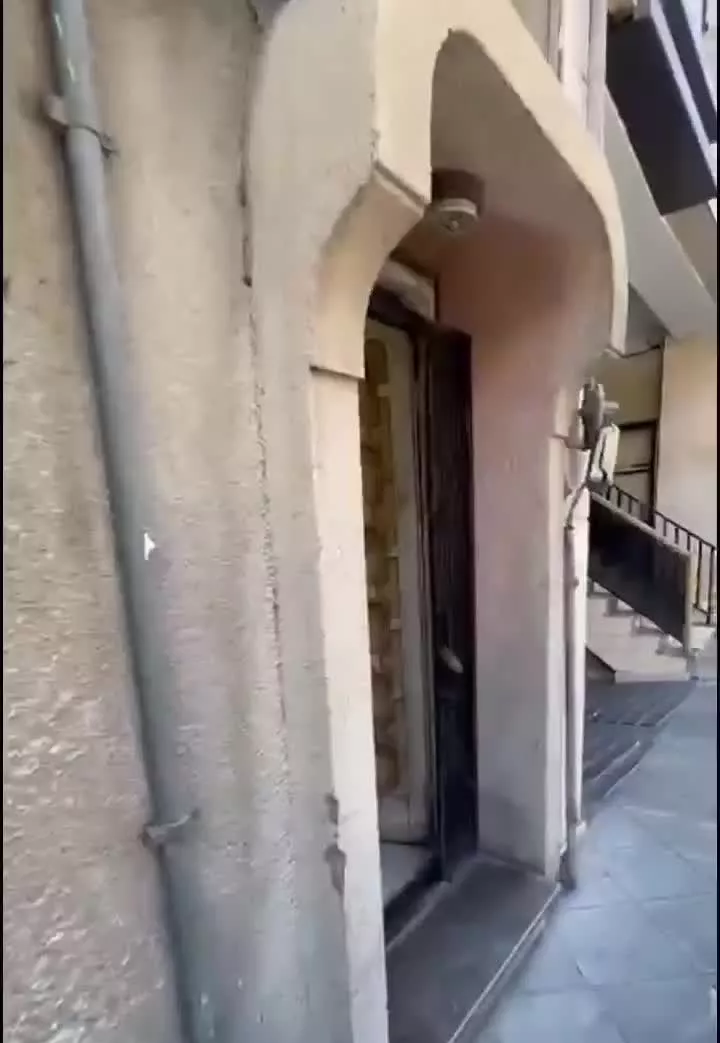 ۲۵۰ متر مستغلات با ۶۶ متر مغازه مشاغل مختلف ولیعصر