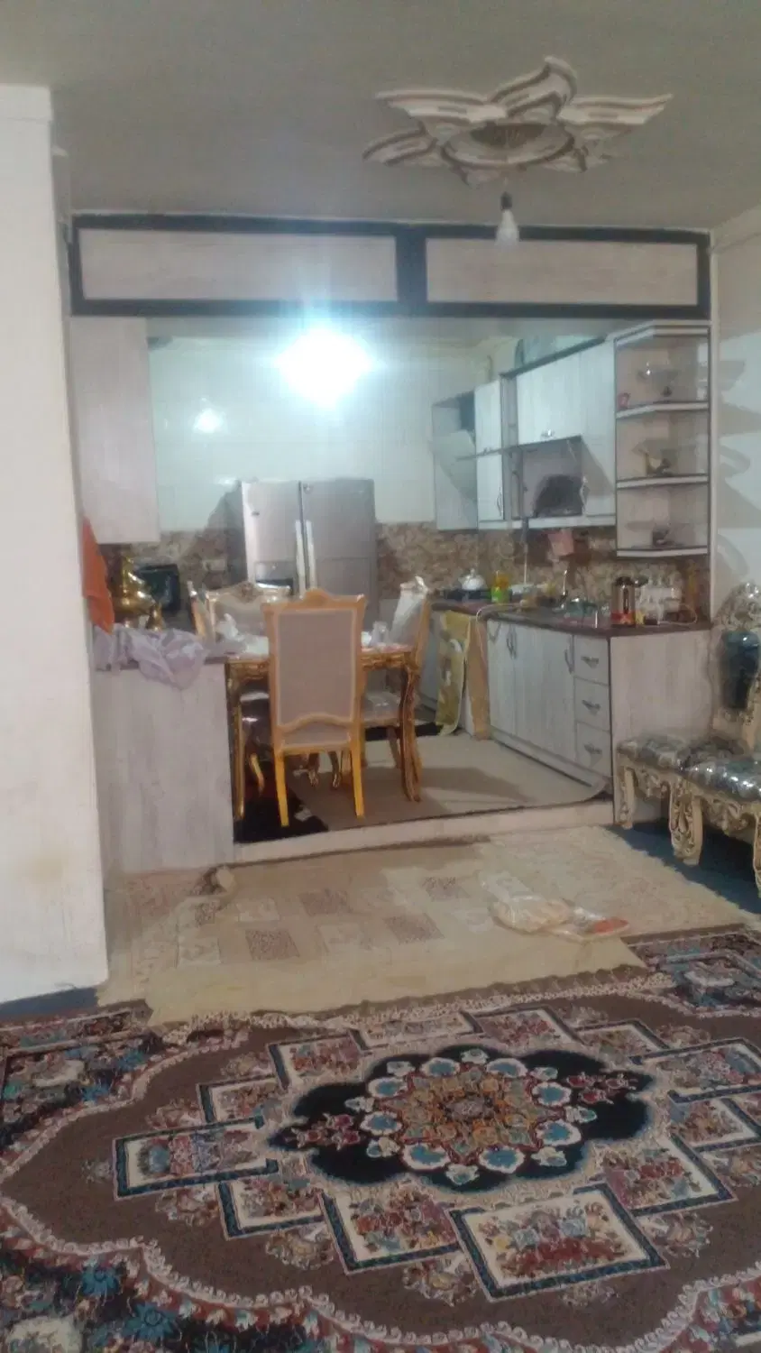 نزدیک میدان لاله