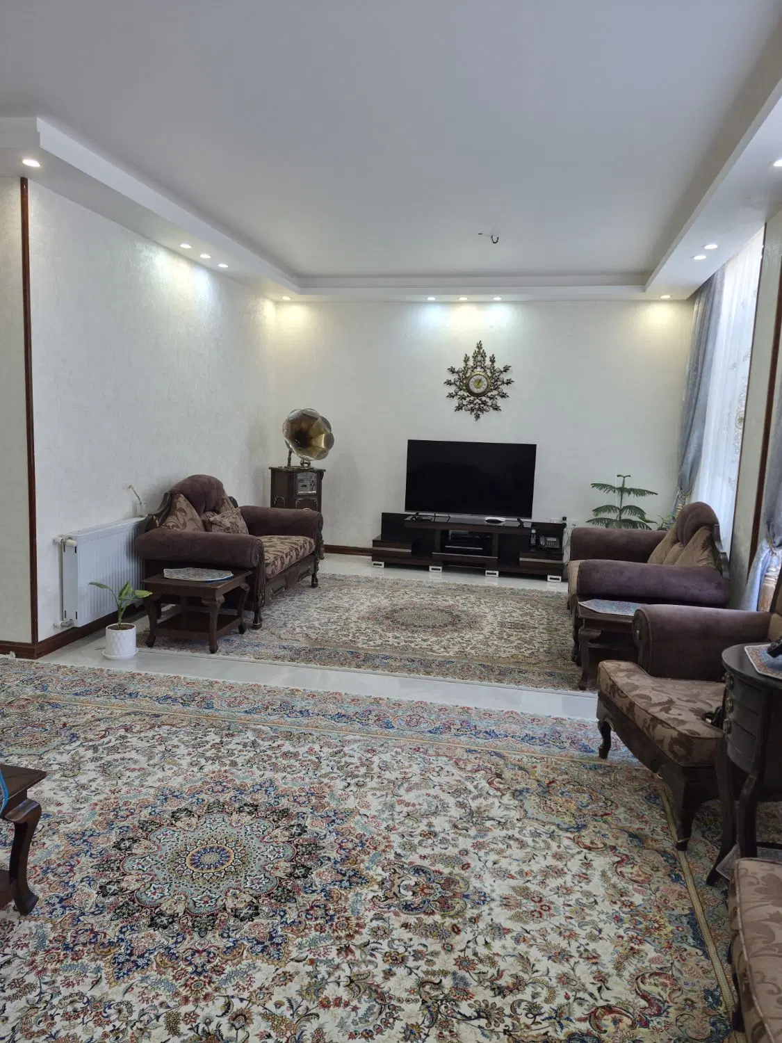 ملک مسکونی ۲طبقه بل مدرس خیابان اصلی اکرمیه