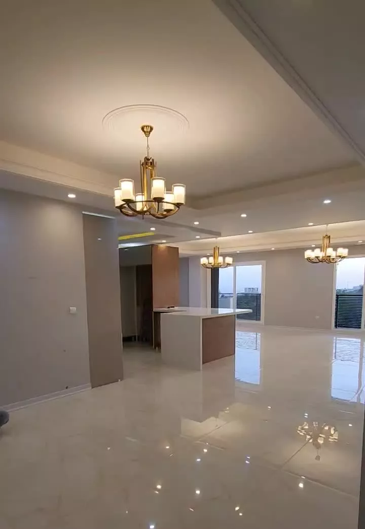 آپارتمان عمارت آفتاب فول فرنیش در لوکیشن‌ استثنایی