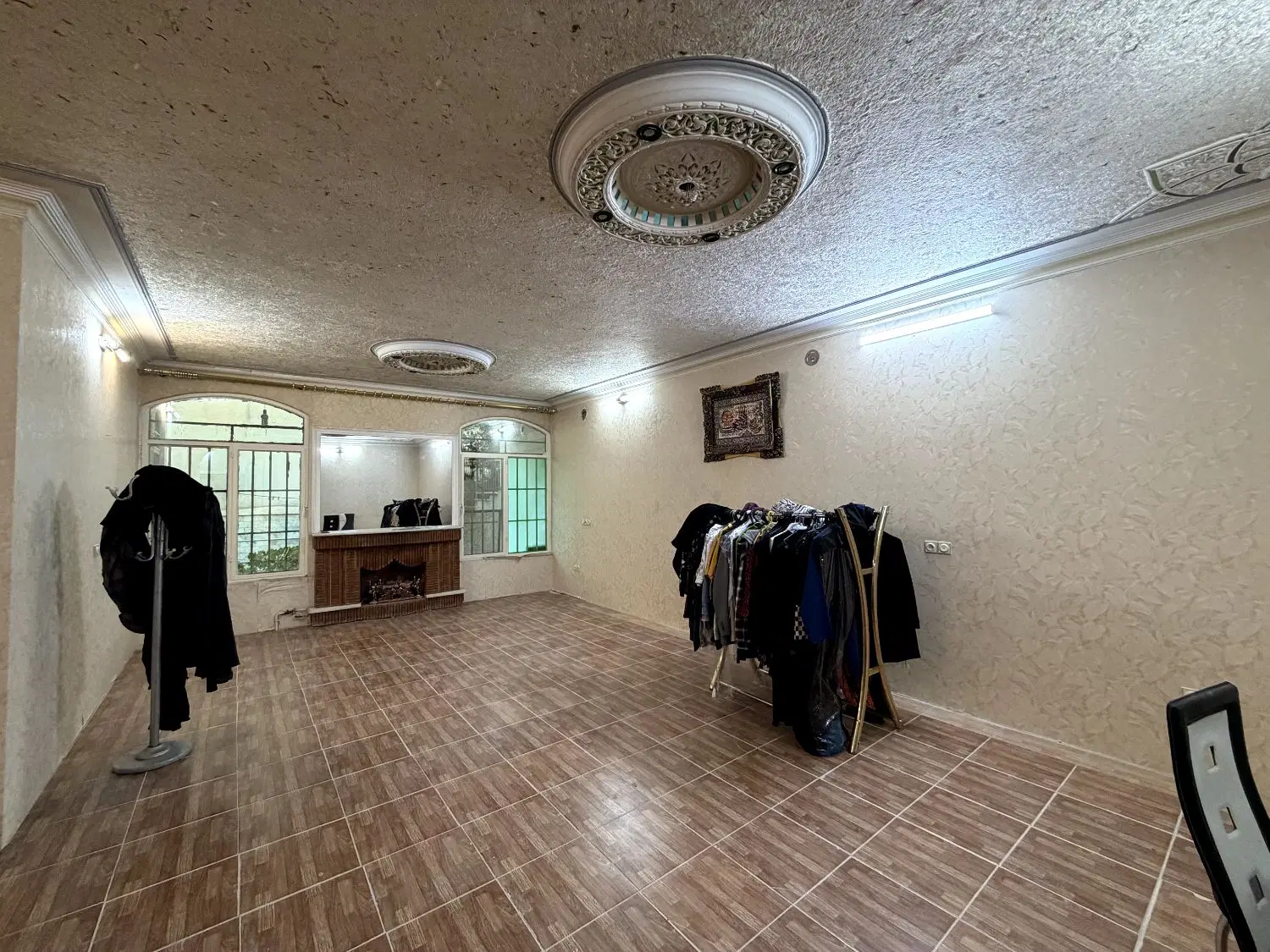 دو سالن_تاپ لوکیشن