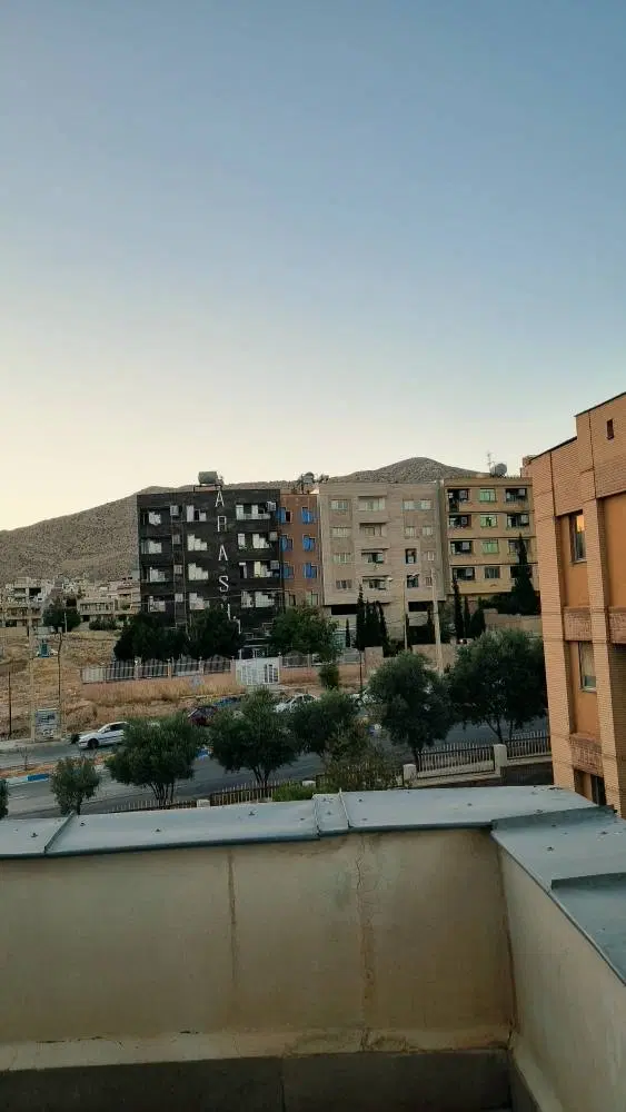رهن یک خواب قائم
