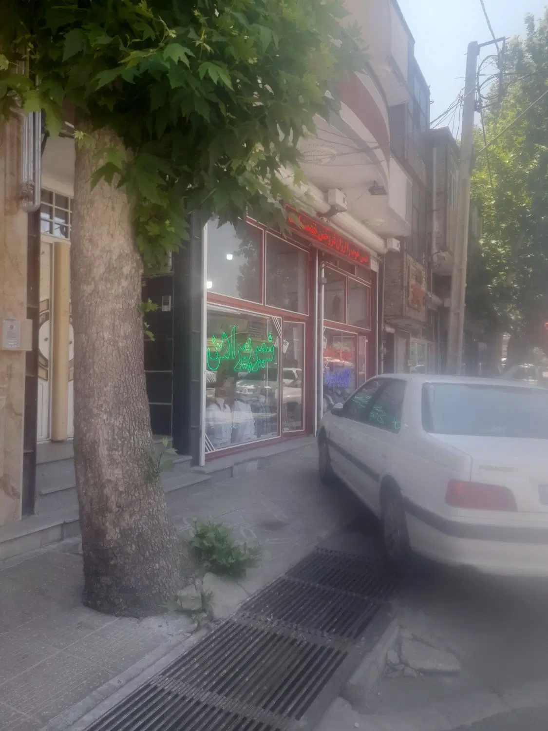 اجاره مغازه ۱۲۰ متری در ولیعصر اول نوری
