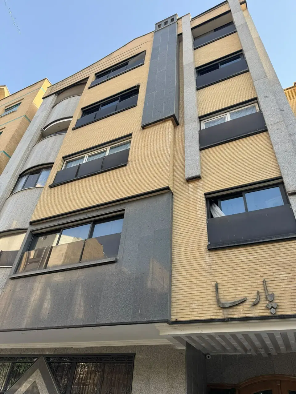 آپارتمان ۲۰۰ متری