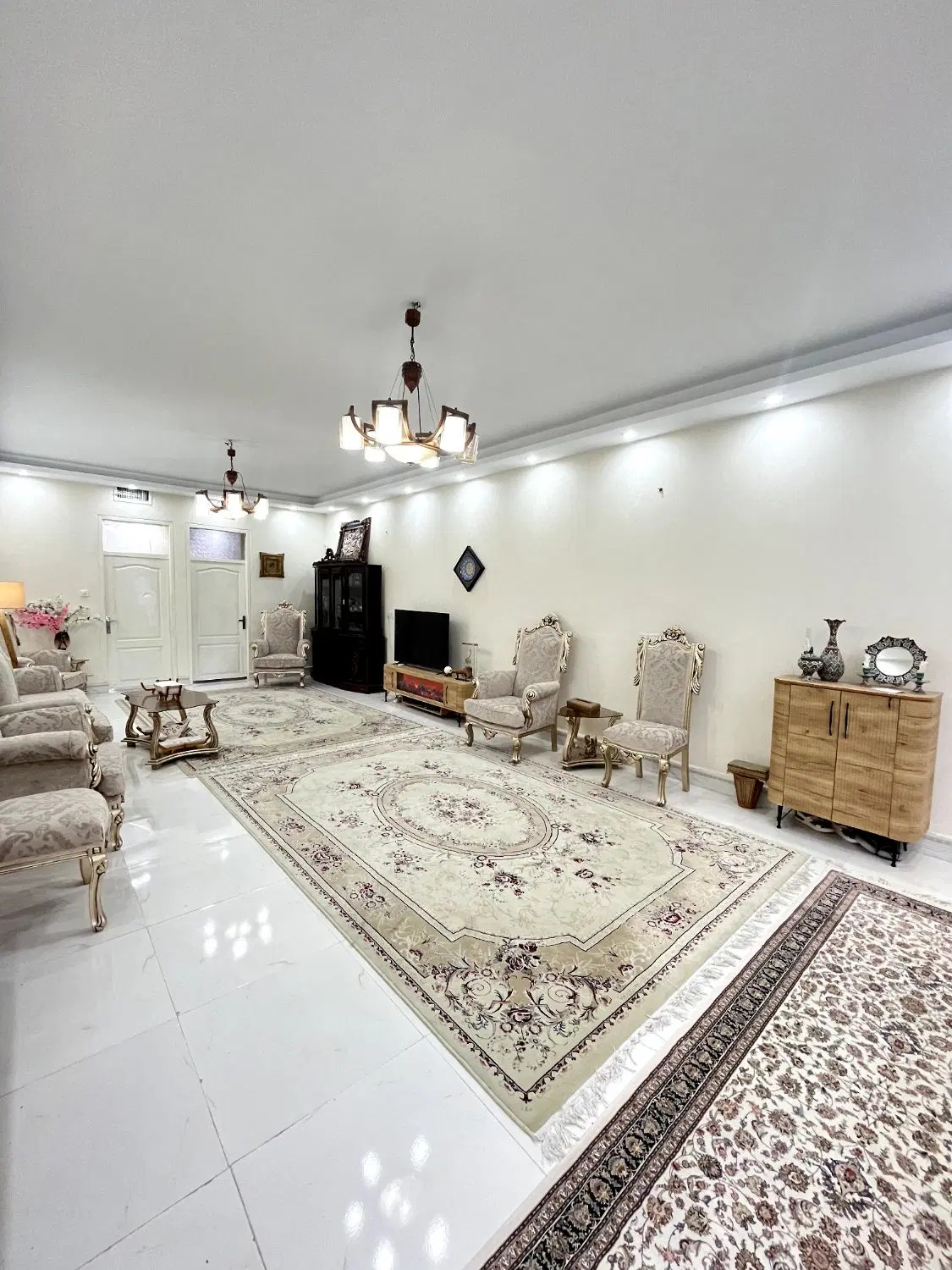 ویلایی ۲۴۰ متر سند تکبرگ