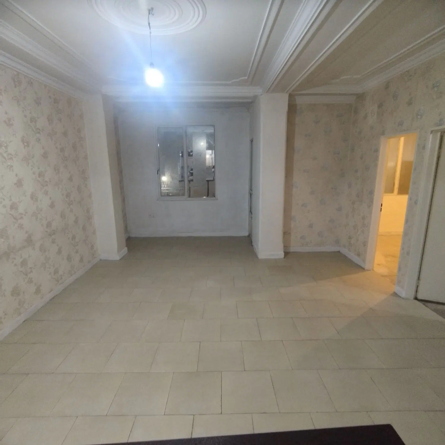 72 متر__ ط اول_ پارکینگ اختصاصی_رو به نما