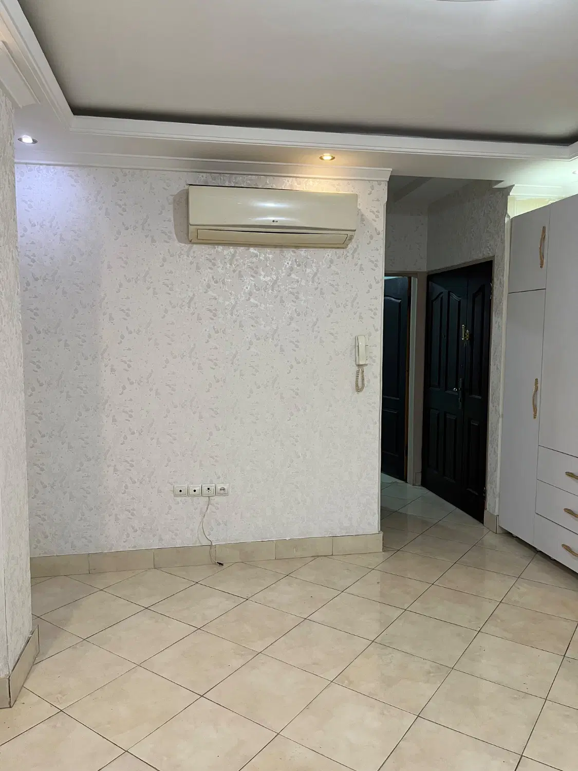 آپارتمان ۵۰ متری تک واحدی با آسانسور و تراس