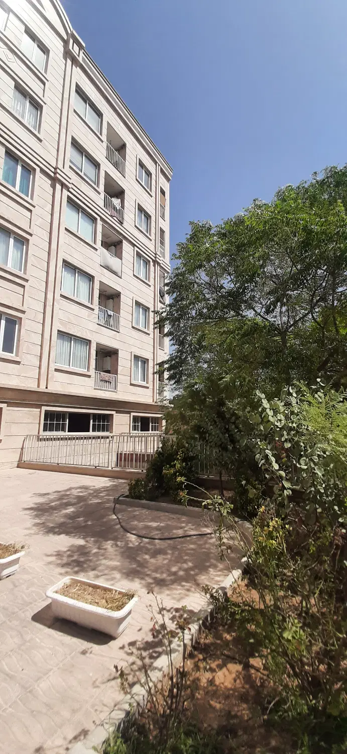 ۱۳۵ متر 3خواب طبقه چهار دو پارکینگ سندی دو بالکن