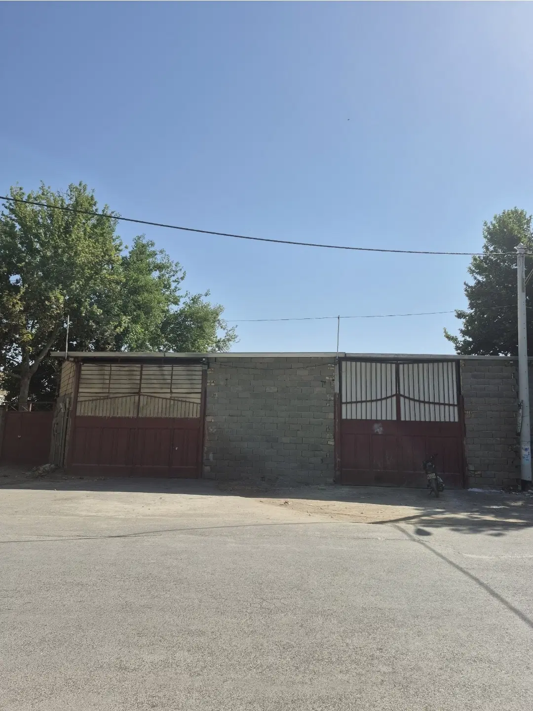 باغ 1200 متری با 200 متر بنا مناسب سرمایه گذاری
