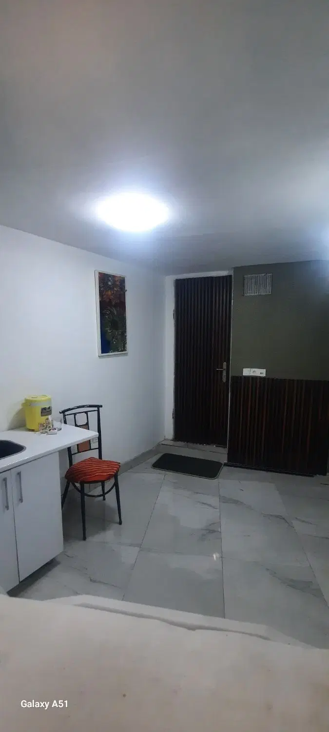 اتاق ۱۲ متری با سرویس مناسب مجرد و انبار