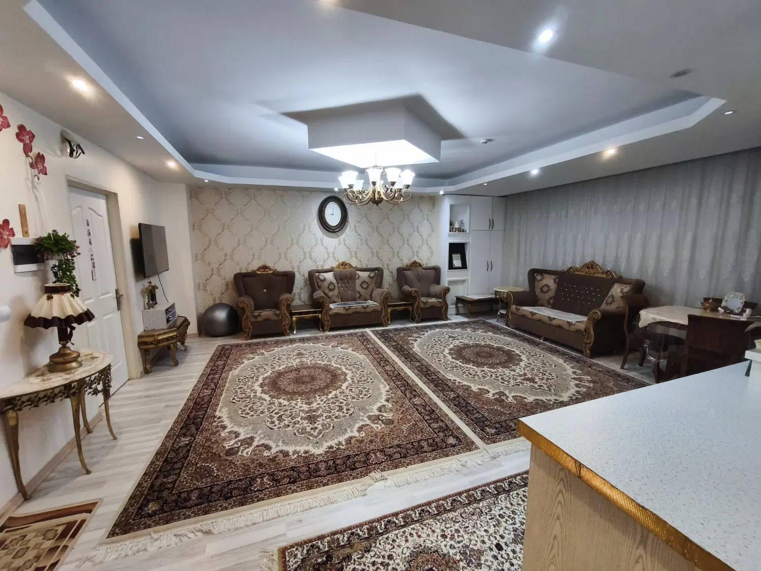 ولیعصر ۲ ، دهخدا ، ۹۰ متر (فرشته استانداری)