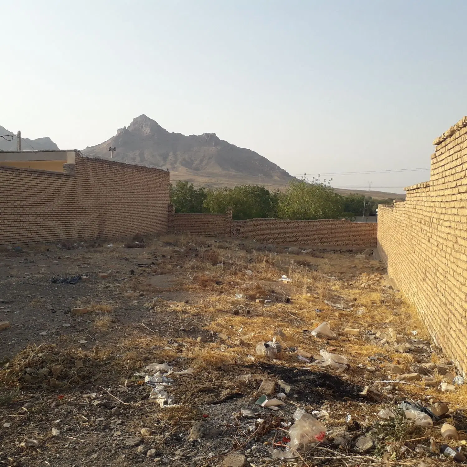زمین مسکونی باغبهادران روستای حاجت اقا