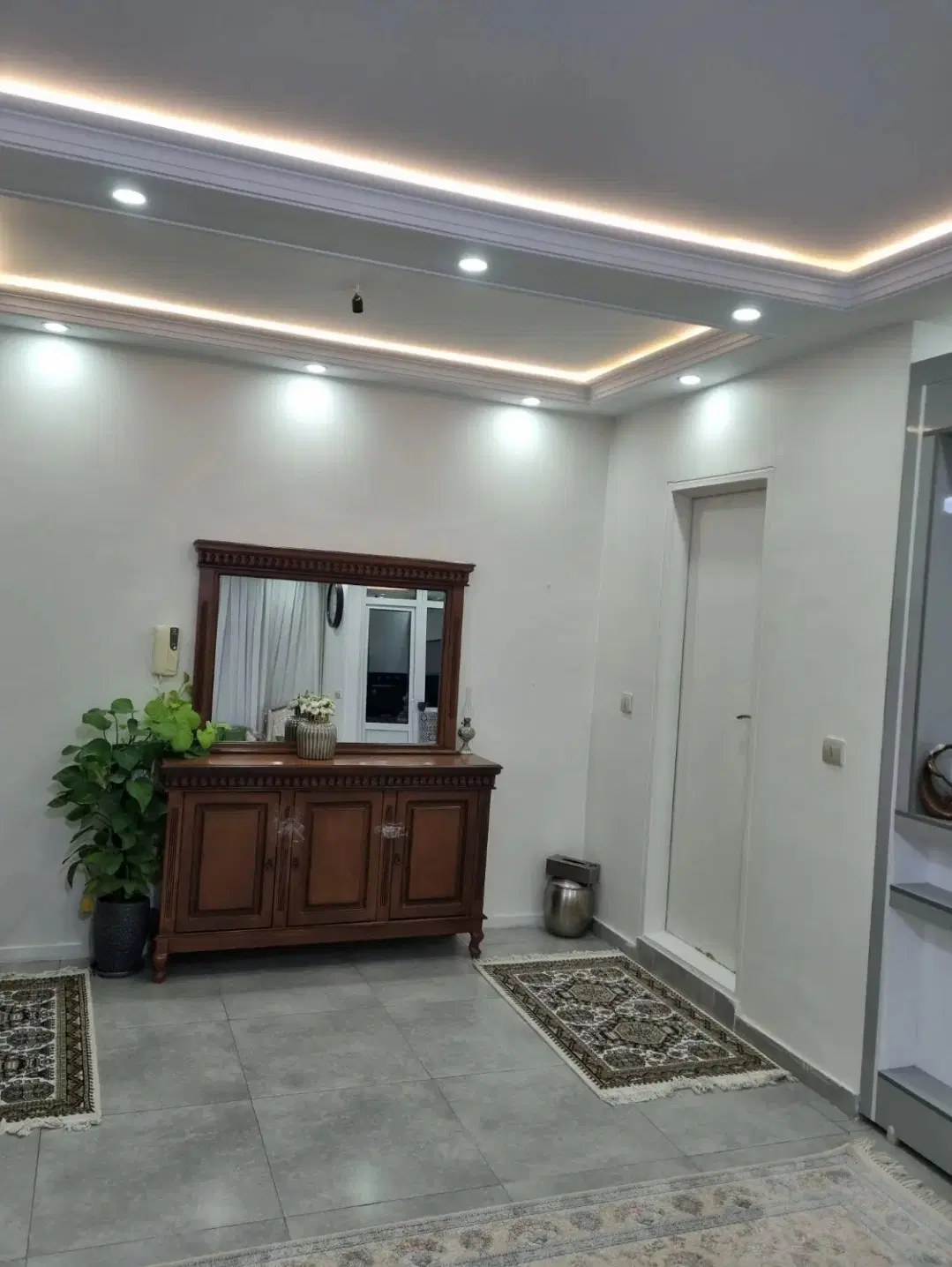 ۶۳ متری طبقه سوم روبه نما فلکه پنجم