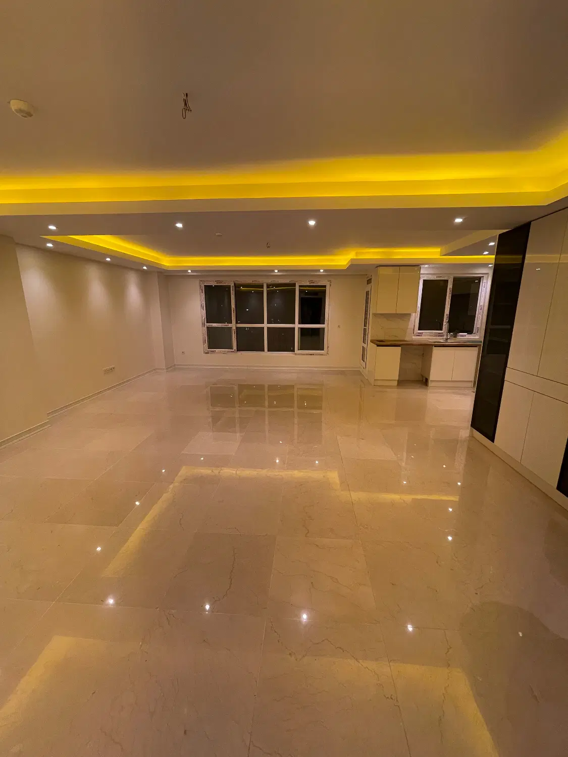 اپارتمان ۱۰۷ متری نوساز ( فاز ۳)