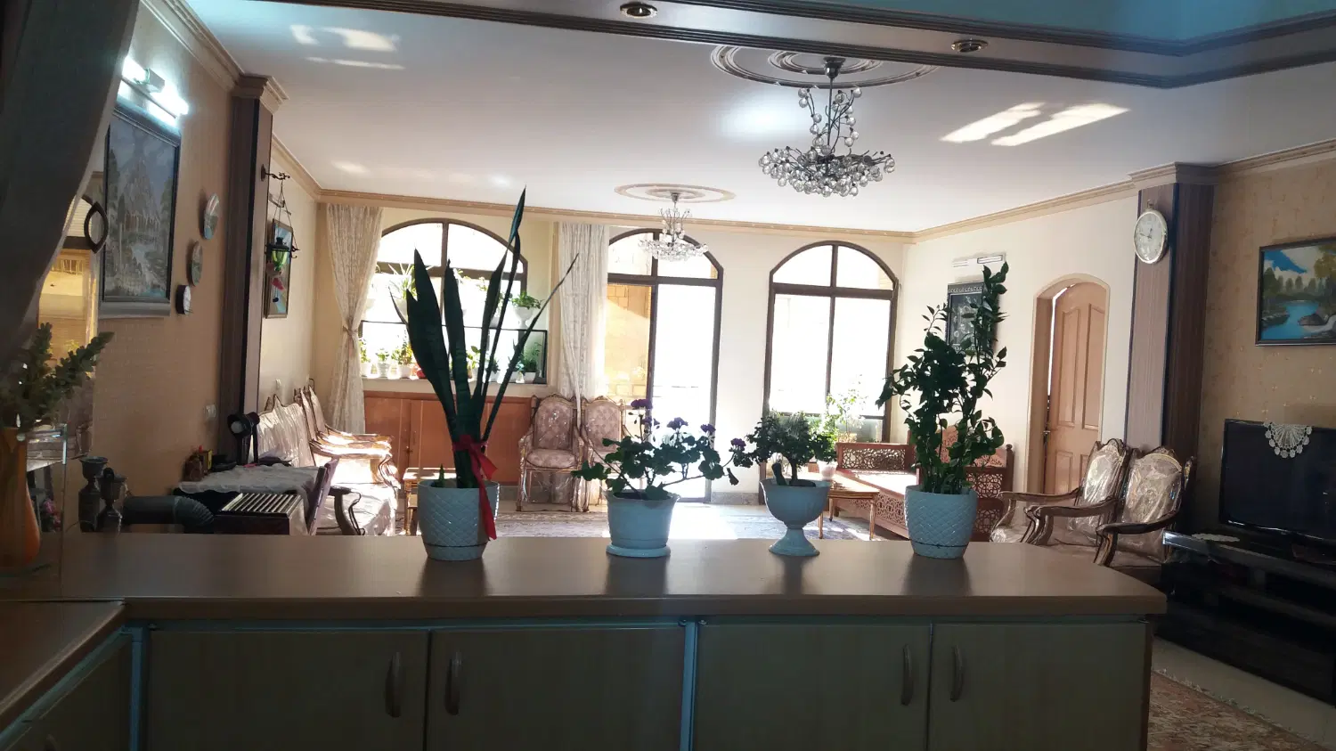 120 متر کاوه کنار ساختمان ماه نوش