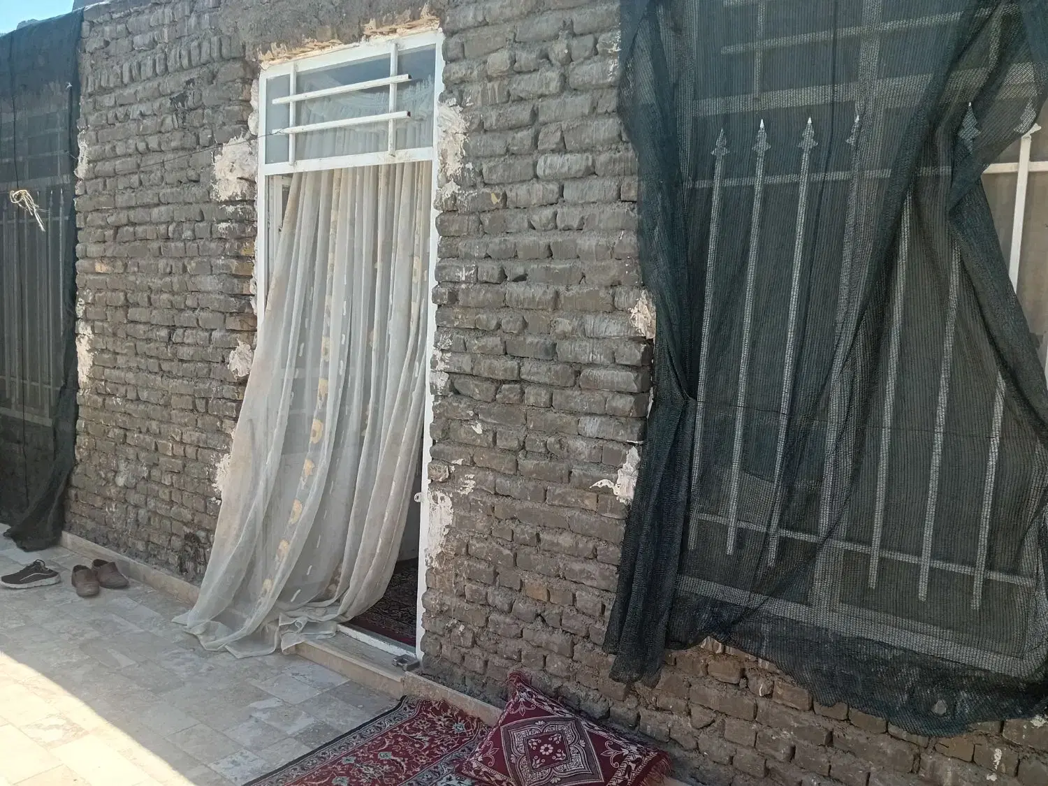 باغ ویلا جاده کاهو مجتمع گلهادونبش ۹۰متربنا دوخواب