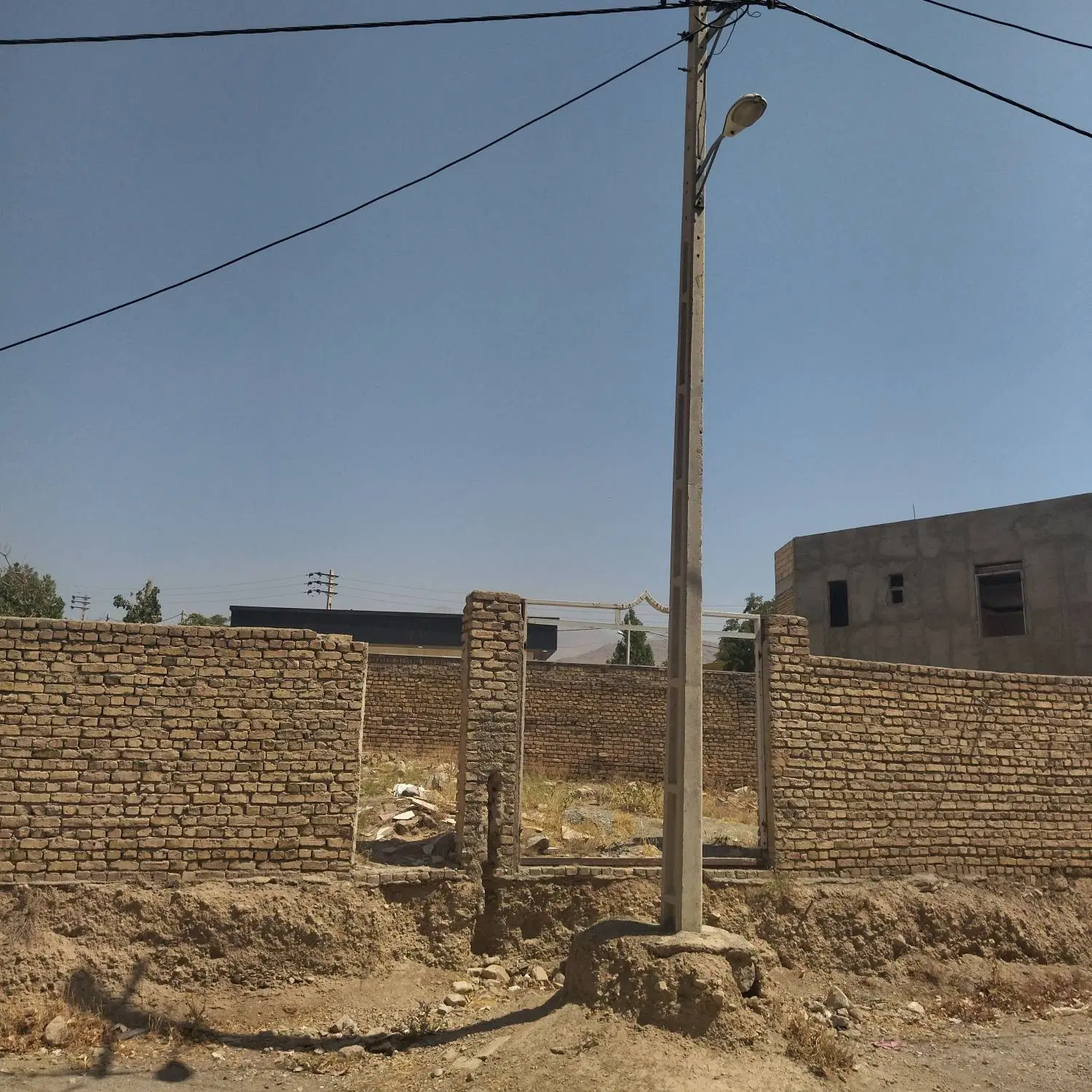 فروش یک قطعه زمین