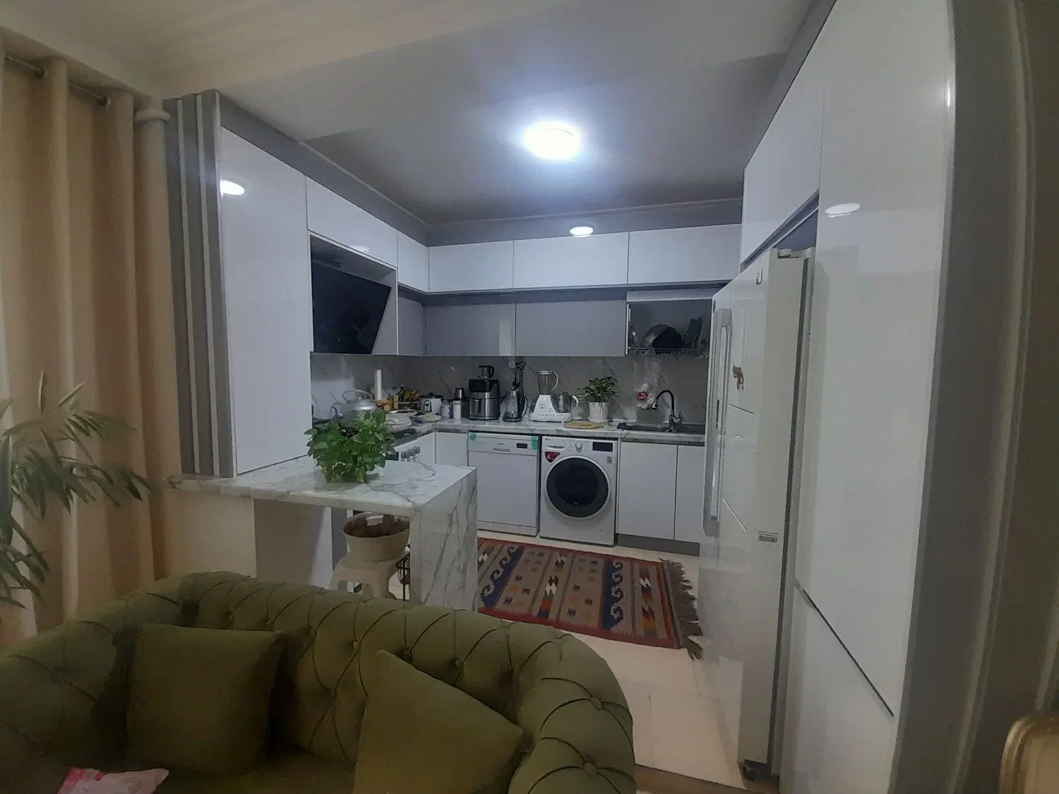 ۹۸متری شهریار یک