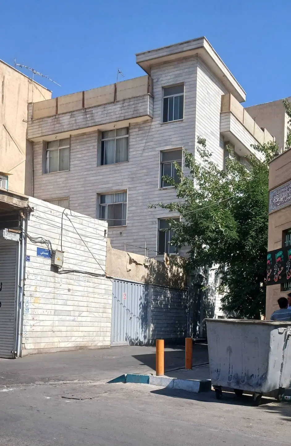 ۲۲۸ متر زمین کلنگی مسکونی و ۳ مغازه