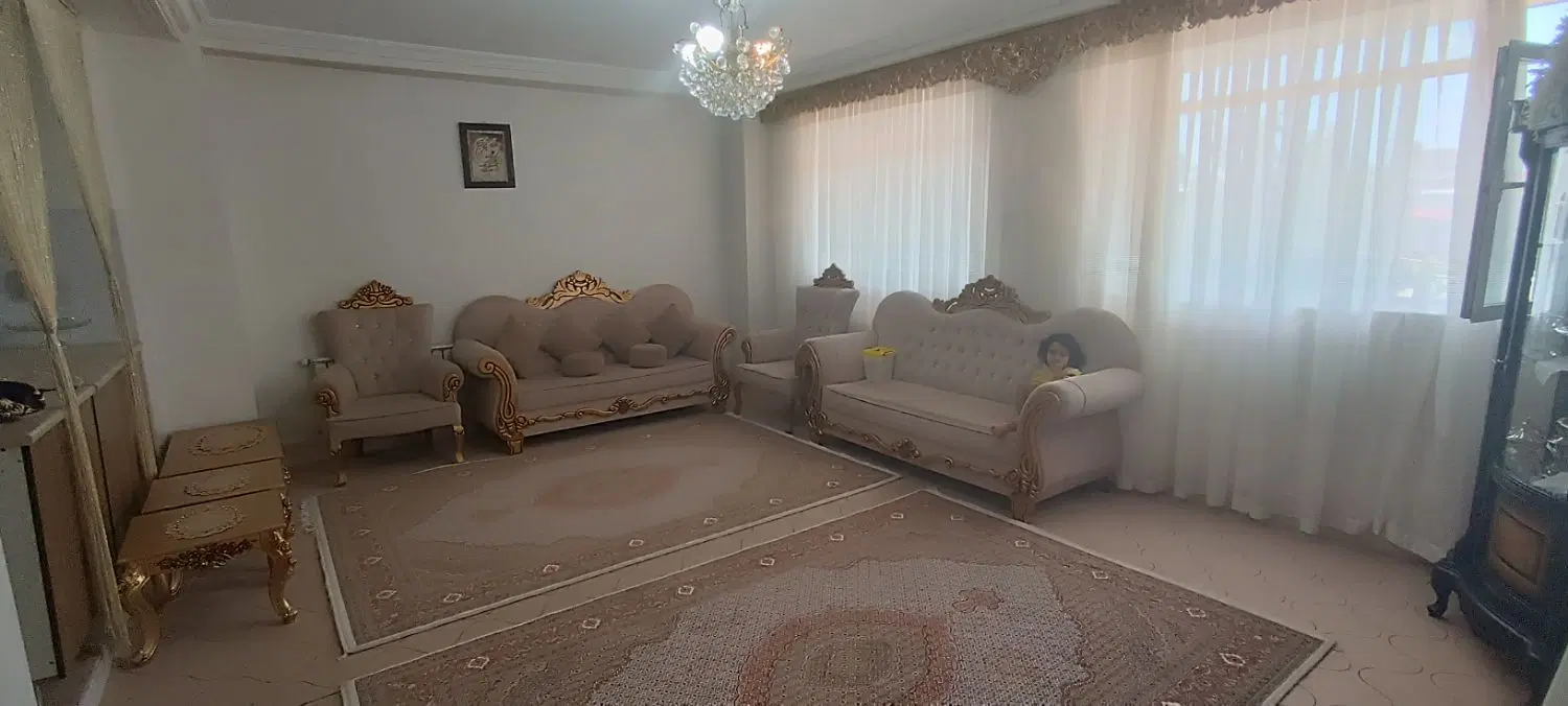 آپارتمان ۹۰ متری تر و تمیز  خیابان امید