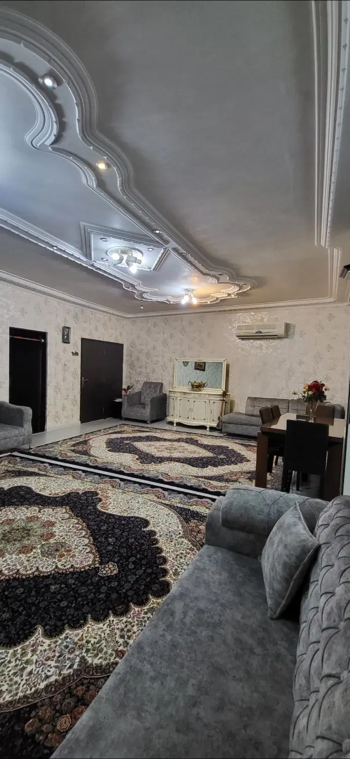آپارتمان دو طبقه و بهار خواب