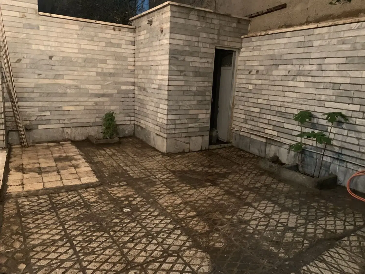 اجاره یک طبقه مسکونی حیاط دار