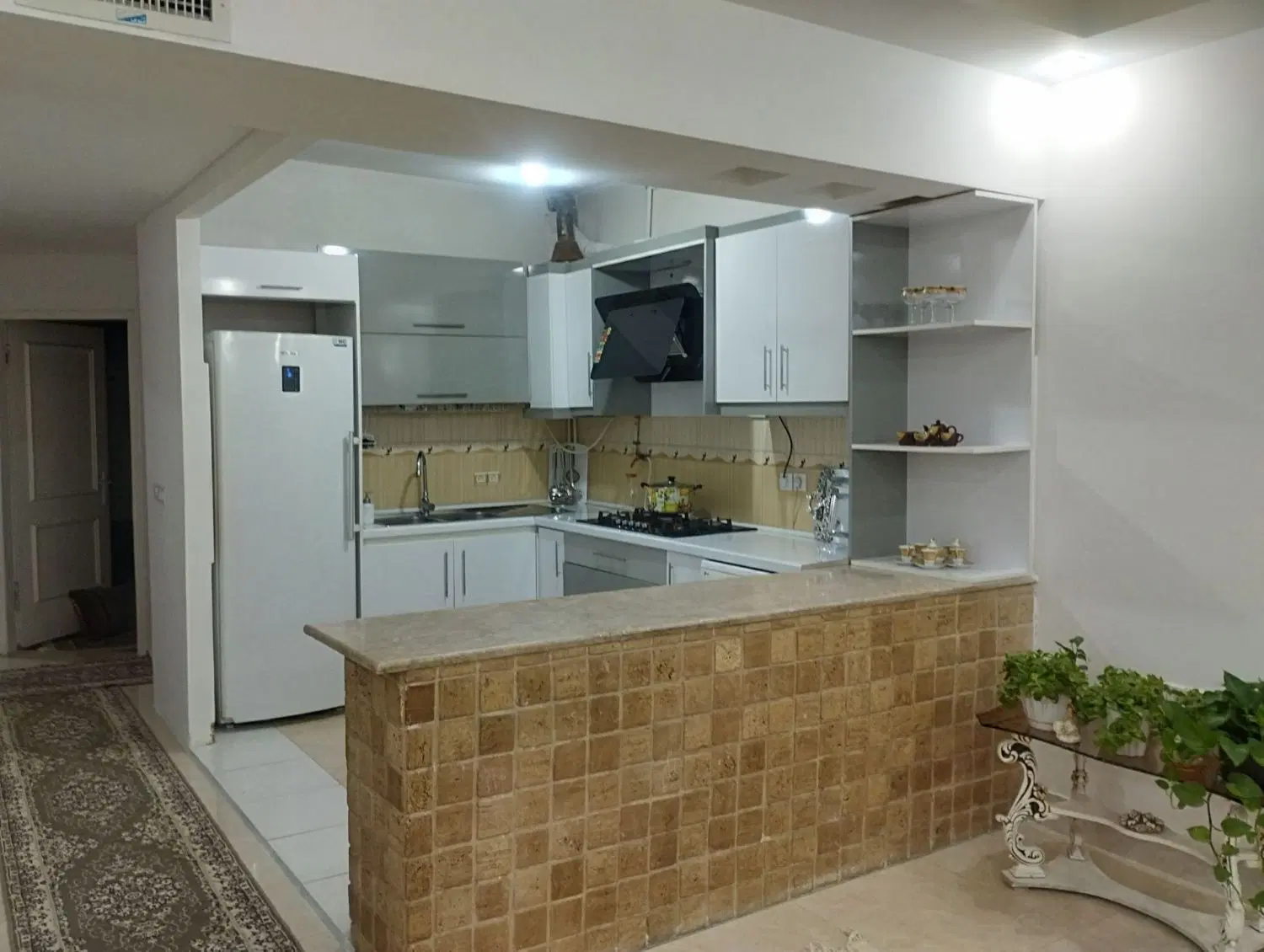 طبقه اول حاشیه خیابان بزرگ ستایش