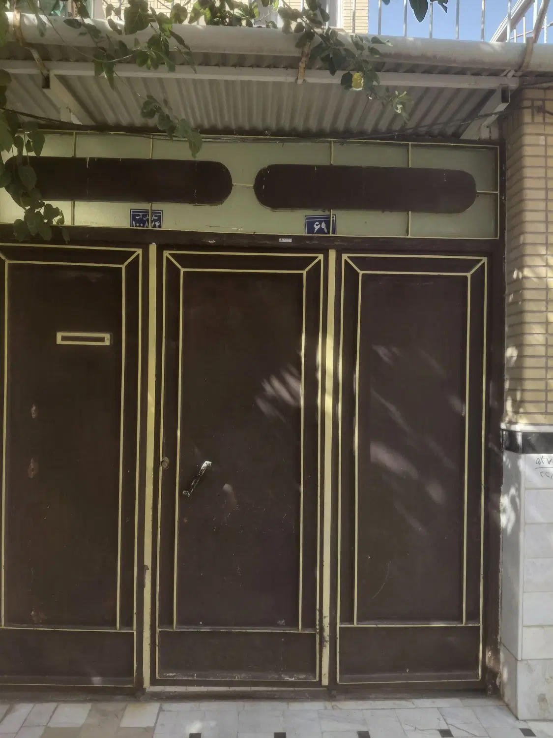 خانه در ورودی مشترک