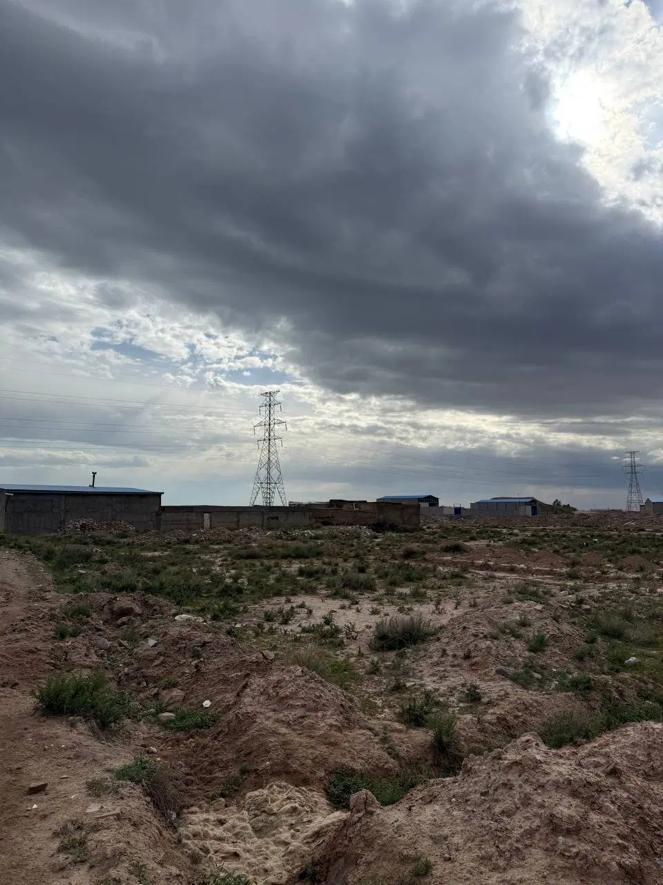 زمین ۶۸۸ متری در مایان