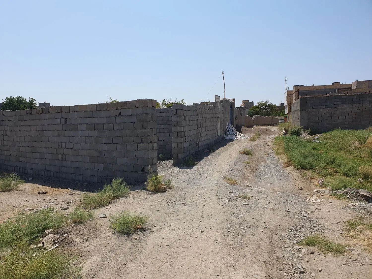 ۱۰۰زمین طرحجی ۳۲جنب ساختها نقد اقساط