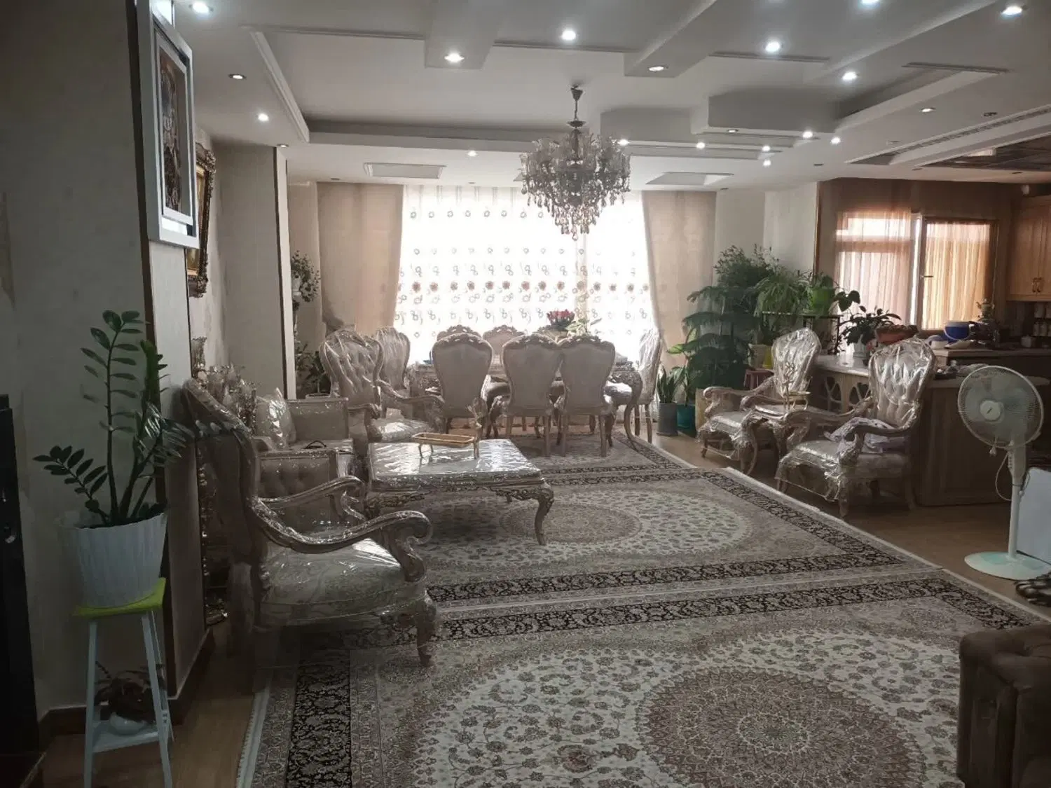 واحد نوساز۱۳۲ متر سه خواب.  خ۲۲بهمن جنوبی