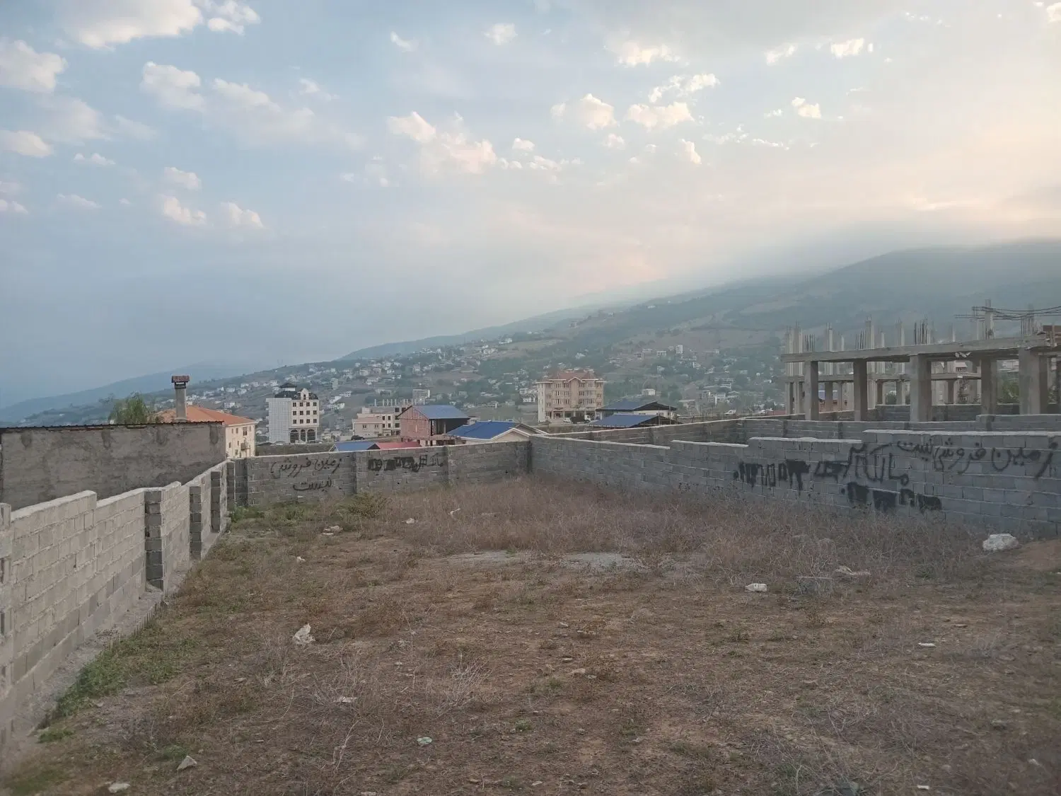 ۳۰۰ متر زمین منطقه ی برند بنفشه ده قابل ساخت وساز