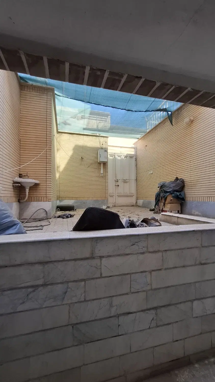 خونه مجردی، خانواده