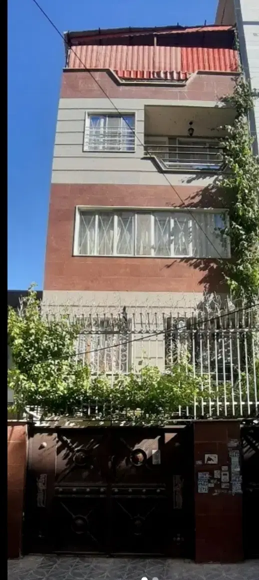 ویلایی ۱۳۷متری فول بدون اصلاحی در خیابان بهار