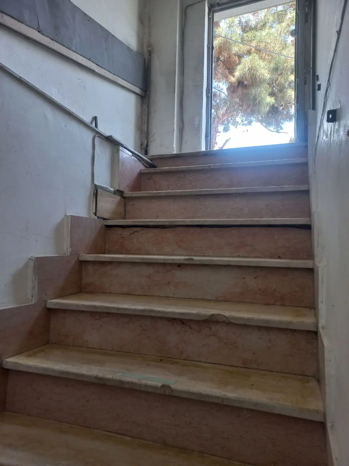 زیرزمین تجاری