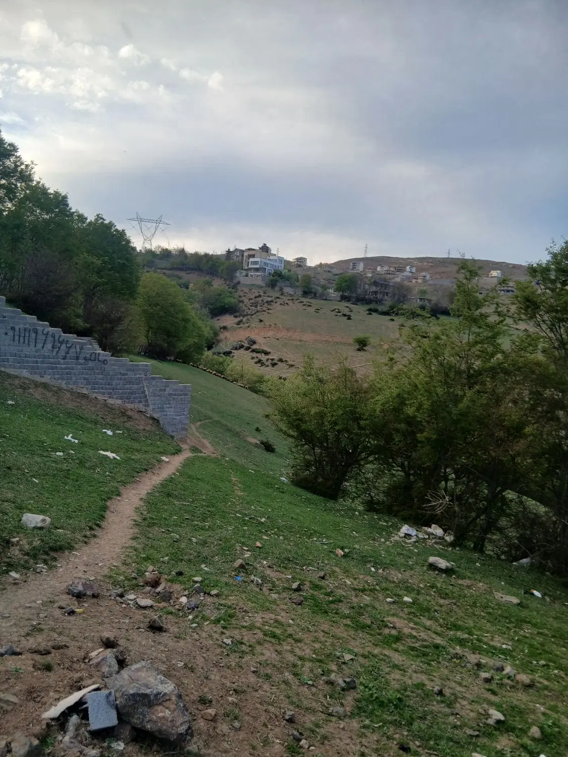 زمین ۳۰۰متری